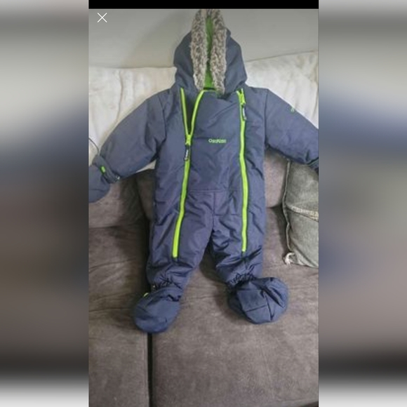Oshkosh snow suit 6-9 month - Picture 1 of 1